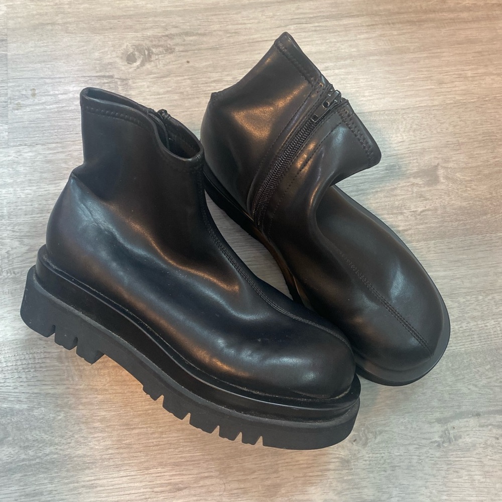 Jeffrey Campbell Black Tanker boot size 9
